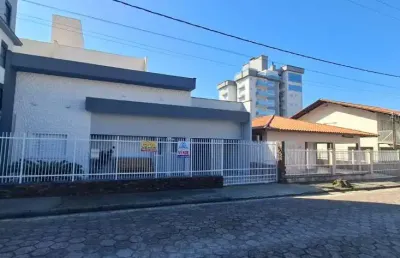 Casa com 3 quartos à venda na rua antonio delsochio, 91, tabuleiro, barra velha, 130 m2 por r$ 1.200.000