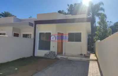 Casa com 2 quartos à venda na rua edmundo estrela gomes, itapeba, maricá, 69 m2 por r$ 380.000