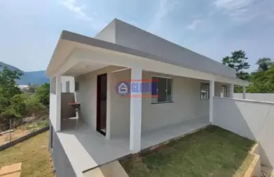 Casa com 2 quartos à venda na rua cinco, são josé do imbassaí, maricá, 75 m2 por r$ 325.000