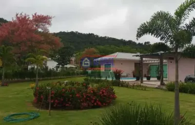 Casa em condomínio fechado com 3 quartos à venda na estrada vereador oldemar figueiredo, ubatiba, maricá, 250 m2 por r$ 1.290.000