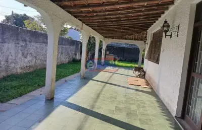 Casa com 3 quartos à venda na rua aloísio costa e silva, centro, maricá, 246 m2 por r$ 1.600.000