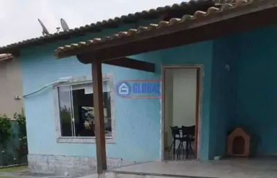 Casa em condomínio fechado com 3 quartos à venda na rua raul alfredo de andrade, caxito, maricá, 96 m2 por r$ 550.000