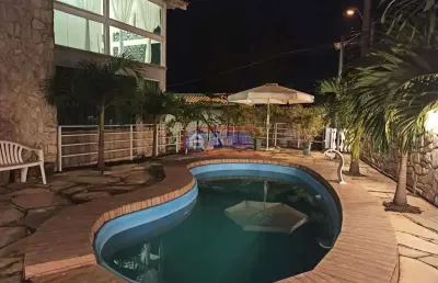 Casa em condomínio fechado com 4 quartos à venda na rua antônio calado, centro, maricá, 245 m2 por r$ 1.800.000