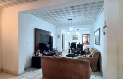 Casa térrea com terreno de 340 m² com 2 frentes (vila emir)