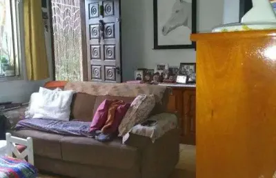 Casa assobradada jardim ubirajara ideal para comércio e/ou residência