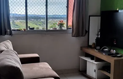 Apartamento andar alto sol da manhã vista panorâmica.