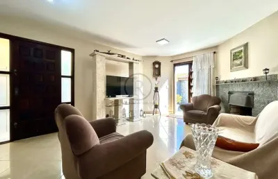 Sobrado 3 dormitórios, sendo um suíte, com edícula e quintal no pilarzinho