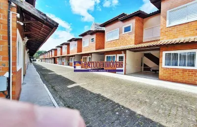 Viva com conforto a poucos passos do mar! sobrado em condomínio no centro.