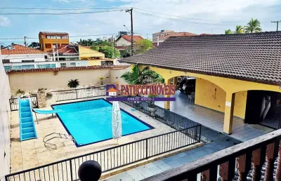 Oportunidade única! casa ampla mobiliada com piscina a poucos passos do mar