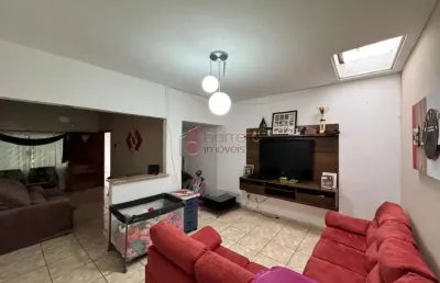 Casa sobrado com 03 dormitórios à venda no bairro vila graff - jundiaí/sp