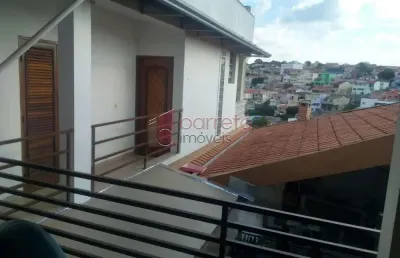 Casa a venda em jundiaí sp bairro jardim pacaembu 4 dorms (1 suíte) salas. 3 wcs. cozinha. quintal amplo c/ churrasqueira. 2 vgs!