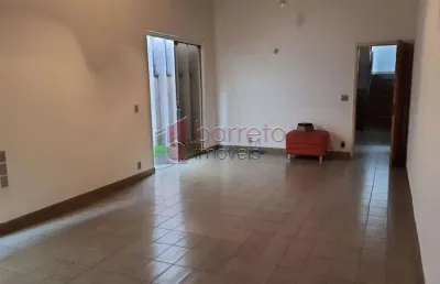 Casa à venda/locação na região central de jundiaí/sp