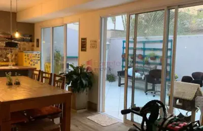 Casa à venda no condomínio vila das palmeiras no bairro engordadouro em jundiaí/sp