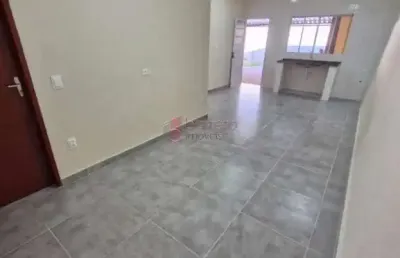 Casa com entrada independente para locação no caxambú - jundiaí/sp