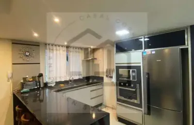 Sobrado em condomínio de 135m² com 3 dormitórios sendo 1 suíte