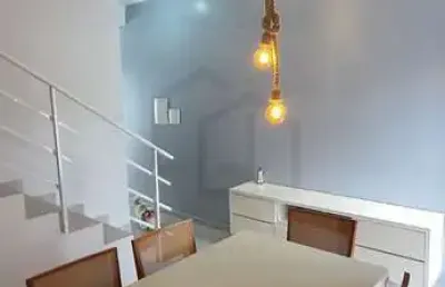 Sobrado de 76m² semi mobiliado com dois dormitórios