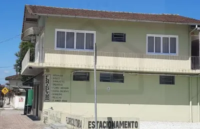 Casa de alvenaria com 550m² com 3 dormitório e ponto comercial