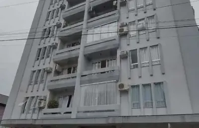 Apartamento bem espaçoso e muito bem localizado com 3 dormitórios sendo 1 suíte