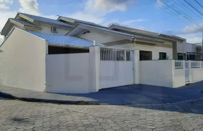 Incríveis 2 casas no mesmo terreno com 230m² de área construída