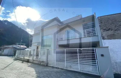 Incrível casa com 3 dormitórios sendo 1 suíte master