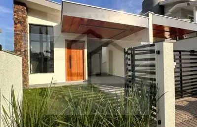 Casa baixa de 3 dormitórios sendo 1 suíte e 2 demi-suítes