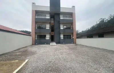 Apartamento com 2 dormitórios e sacada com churrasqueira