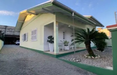Casa bem localizada, mobiliada, com 4 dormitórios sendo 1 suíte