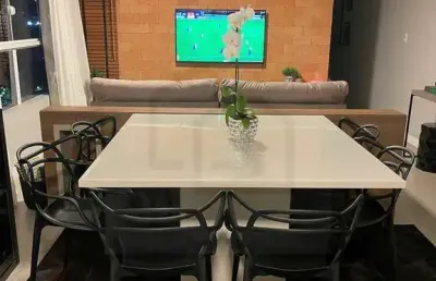 Apartamento de 70m² com dois dormitórios sendo uma suíte e uma vaga de garagem no bairro santa terezinha