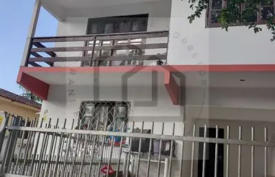 Casa de alvenaria de 180m² com três dormitórios sendo uma suíte