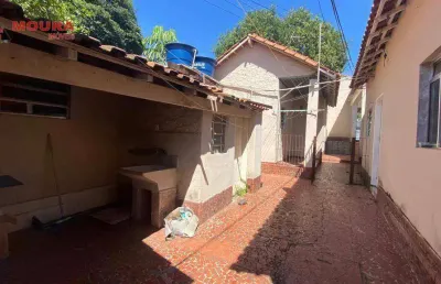 Terreno plano grande com varias casas sacomã ao lado da via anchieta