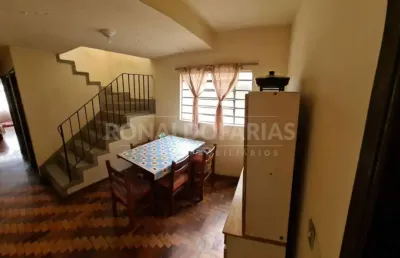 Sobrado à venda com 4 dormitórios e 2 suítes na região de interlagos.