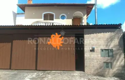 Sobrado à venda com 6 dormitórios na região de interlagos.