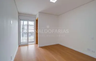 Sobrado a venda com 03 dormitórios sendo 01 suíte na região do campo grande