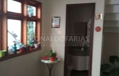 Sobrado  a venda  sendo  4 quartos com 3 suites  4  vagas de garagem cobeta