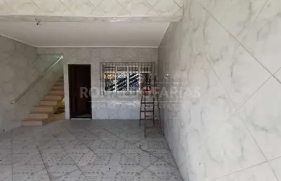 Vende-se 2 casas para renda, no mesmo terreno 2 quartos 1 vaga de carro para cada casa