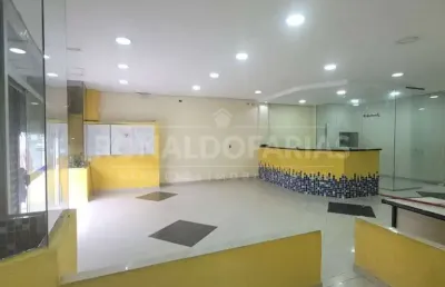 Conjunto comercial para locação com 305m² na região de interlagos.