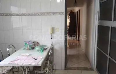 Casa térrea a venda com 120m² ,02 dormitórios na região da cidade ademar