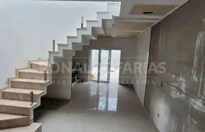 Sobrado a venda com 03 suítes na região do campo grande.