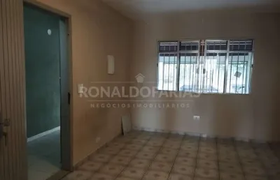 Sobrado a venda sendo 3 quartos , 1 sala  , 2 vagas de garagem.