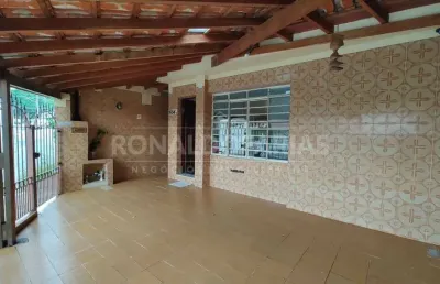 Casa à venda na região de interlagos com 3 quartos!