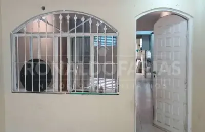 Sobrado à avenda   c/ 2 dormitorios, vaga, no campo grande.