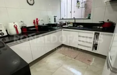 Casa à venda com 4 dormitórios 1suíte 2 vagas na região do socorro