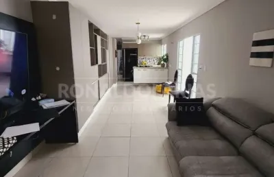 Casa  à venda, no grajaú, com 3 dormitórios sala ampla e churrasqueira.