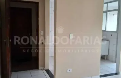 Apartamento para locação sendo 2 quartos  , sala grande ,1 banheiro ,1 vaga de garagem.