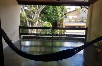 Casa a venda na cidade dutra com 3 dormitórios e 2 vagas de garagem