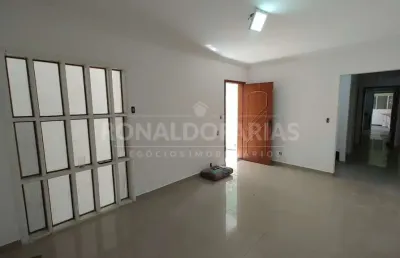 Sobrado à venda com 3 dormitórios na região de interlagos.