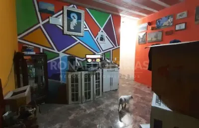 Casa térrea à  venda com 2 dormitórios e 2 vagas na região de interlagos.