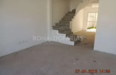 Sobrado em condomínio fechado a venda com 04 suítes em interlagos