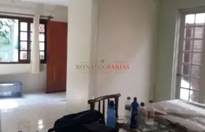 Casa térrea à venda com 300m² na região do campo grande .