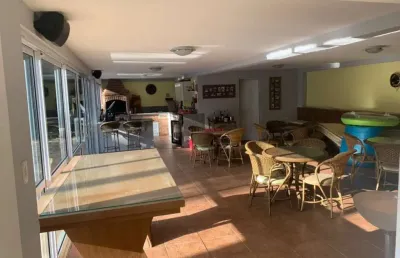 Casa à venda com 4 suítes em condomínio fechado na região do embu guaçu.
